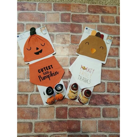 Halloween & Thanksgiving Baby 0-12mon 3 Piece Set Hat Bib Socks Lot of 2 - Picture 2 of 10